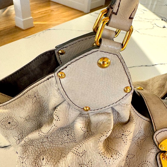 Louis Vuitton Mahina bag. EUC - Picture 5 of 13